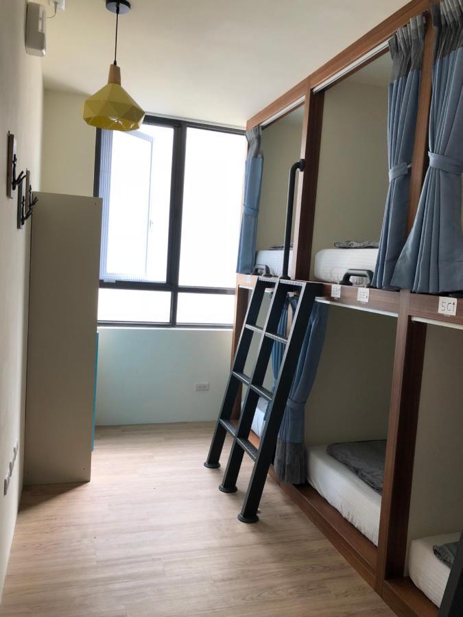 Knock Knock Hostel Каосюн Екстериор снимка