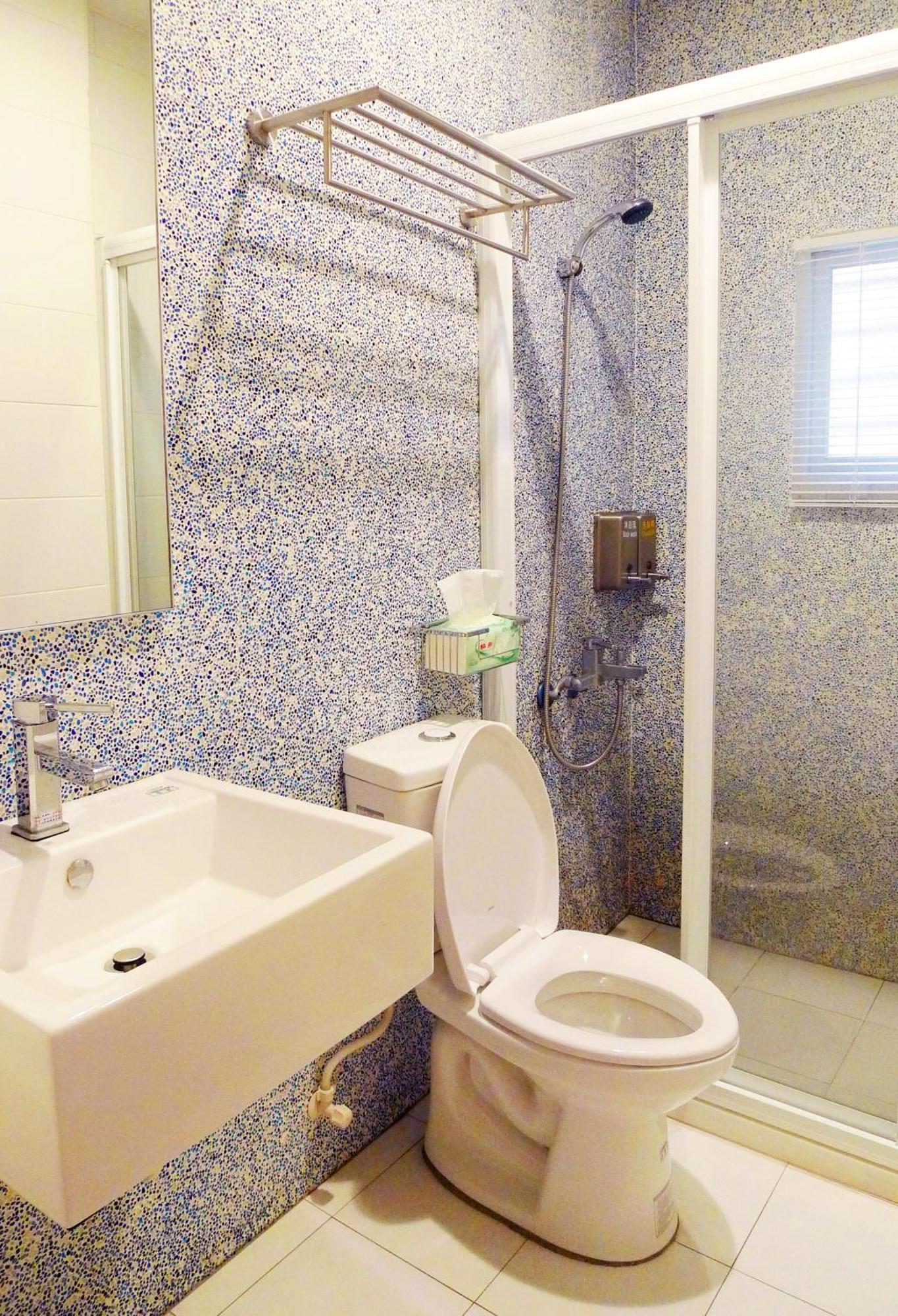 Knock Knock Hostel Каосюн Екстериор снимка
