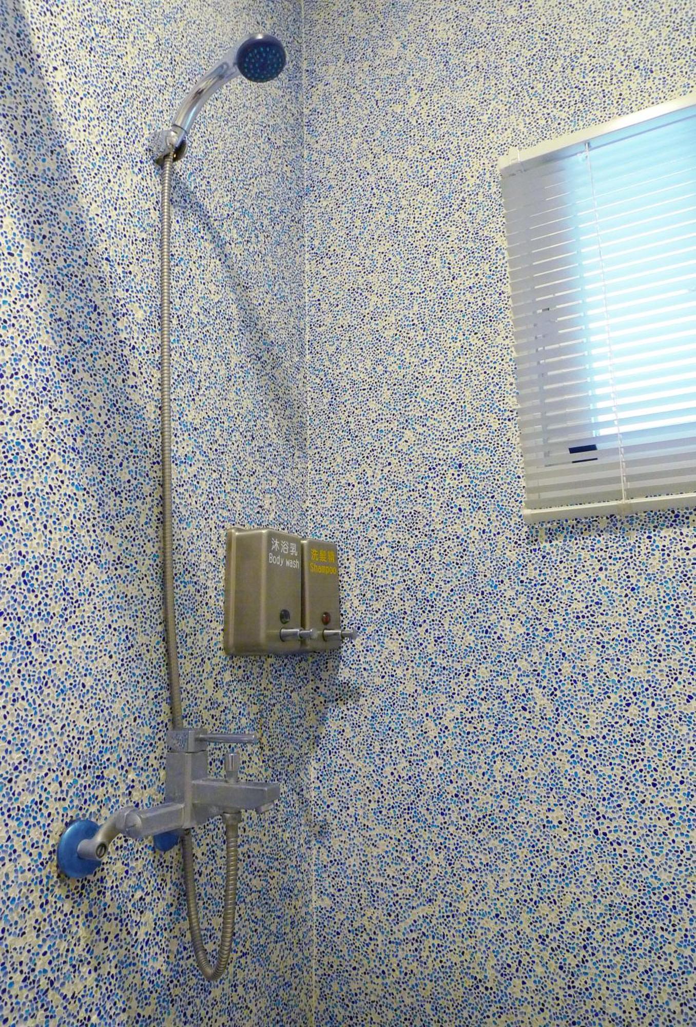 Knock Knock Hostel Каосюн Екстериор снимка