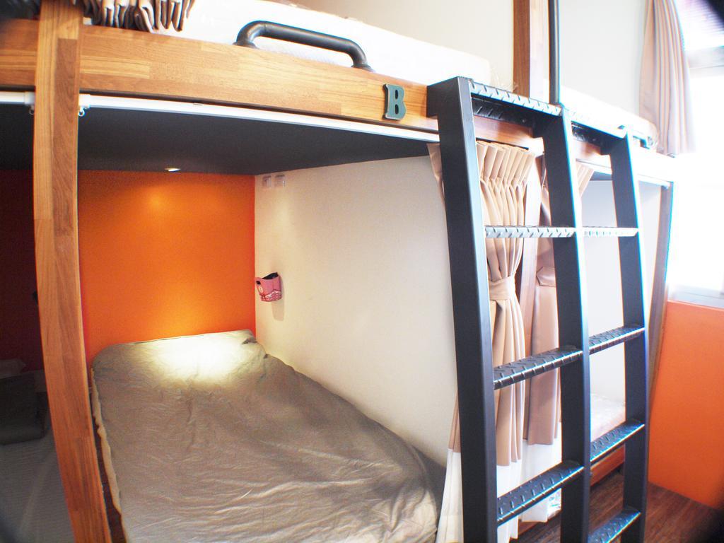 Knock Knock Hostel Каосюн Екстериор снимка