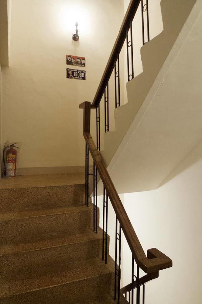 Knock Knock Hostel Каосюн Екстериор снимка