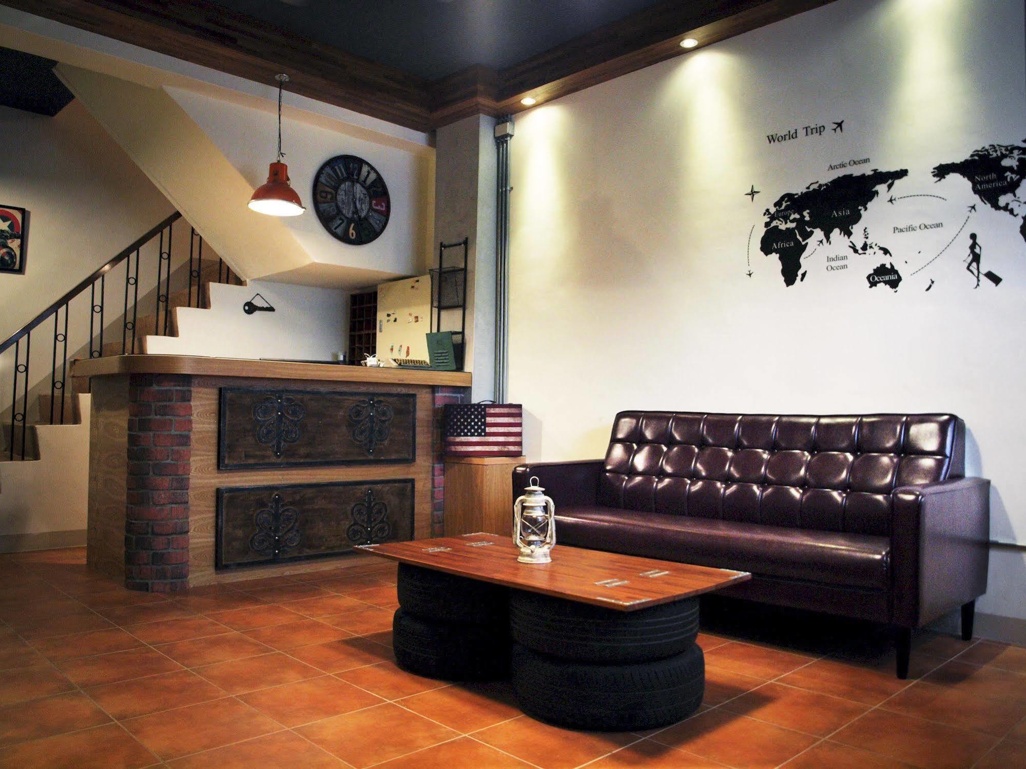 Knock Knock Hostel Каосюн Екстериор снимка
