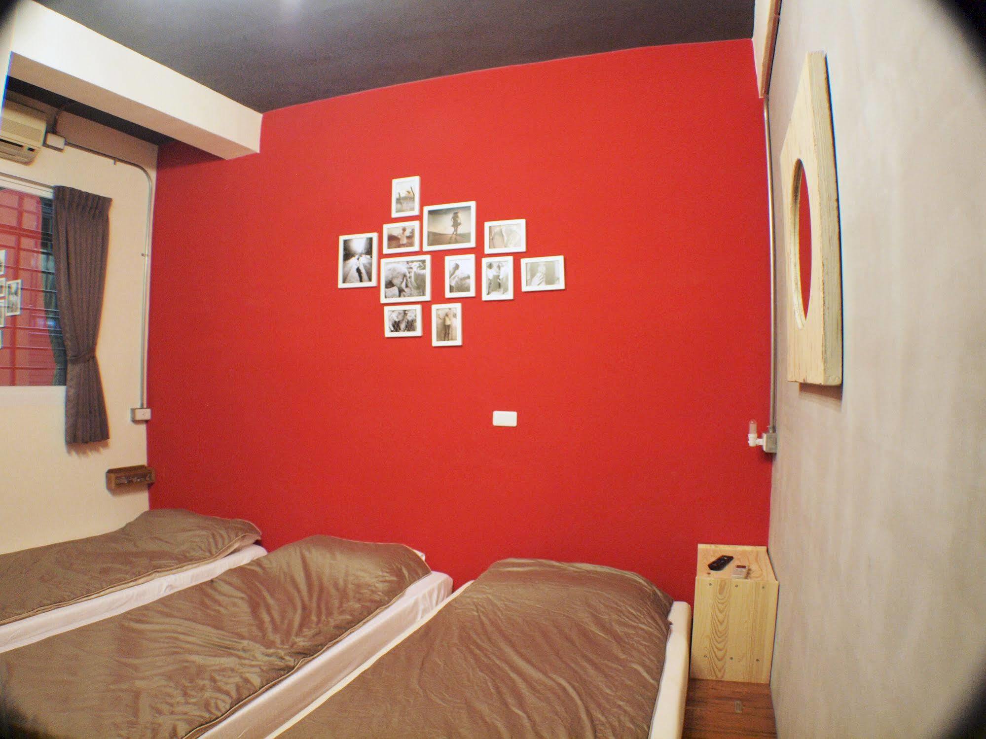 Knock Knock Hostel Каосюн Екстериор снимка