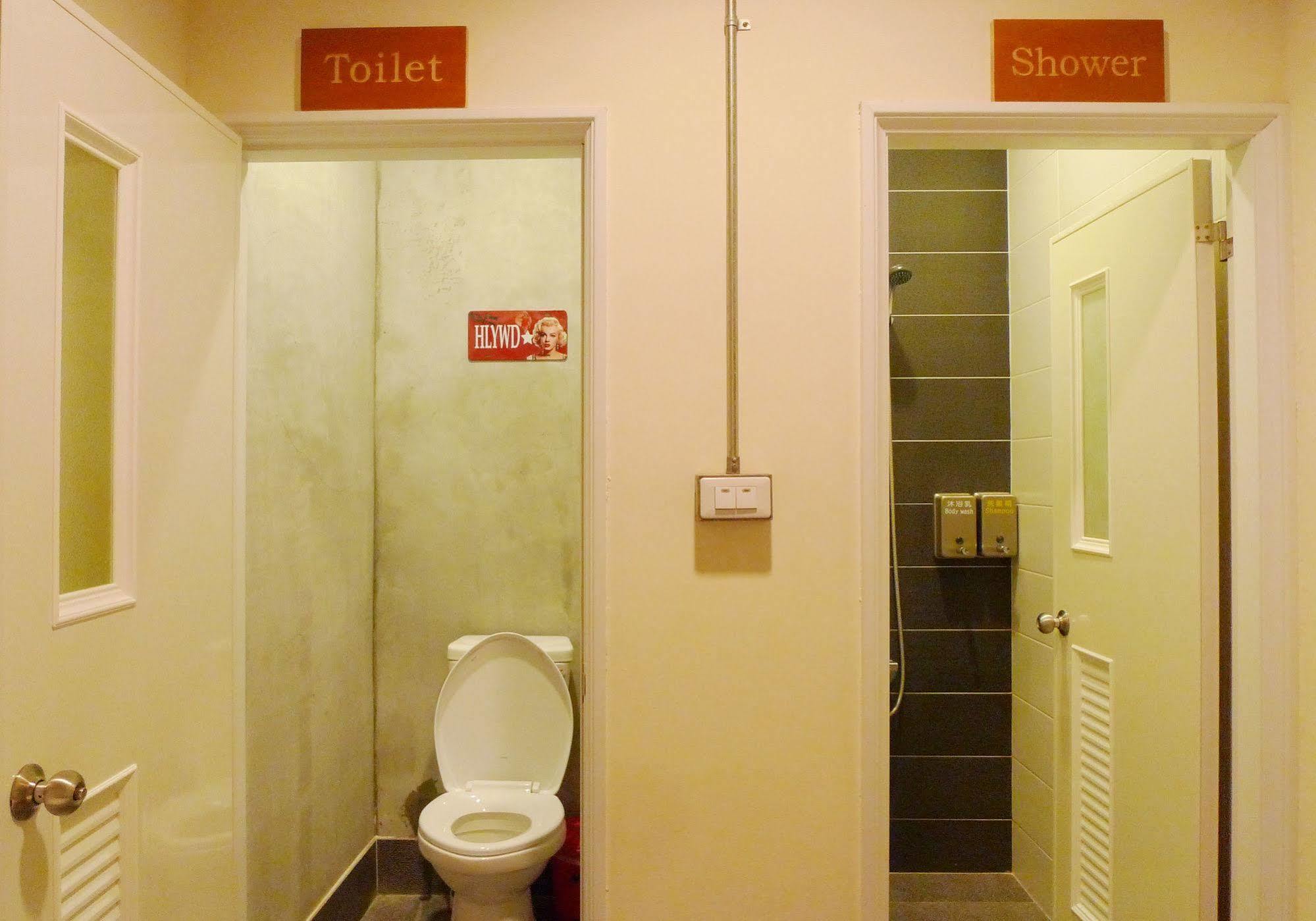 Knock Knock Hostel Каосюн Екстериор снимка
