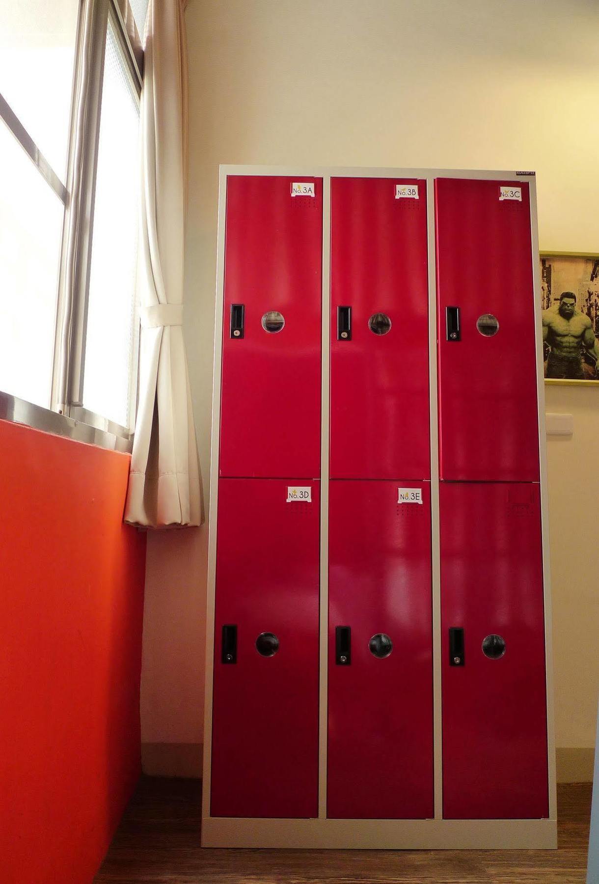 Knock Knock Hostel Каосюн Екстериор снимка