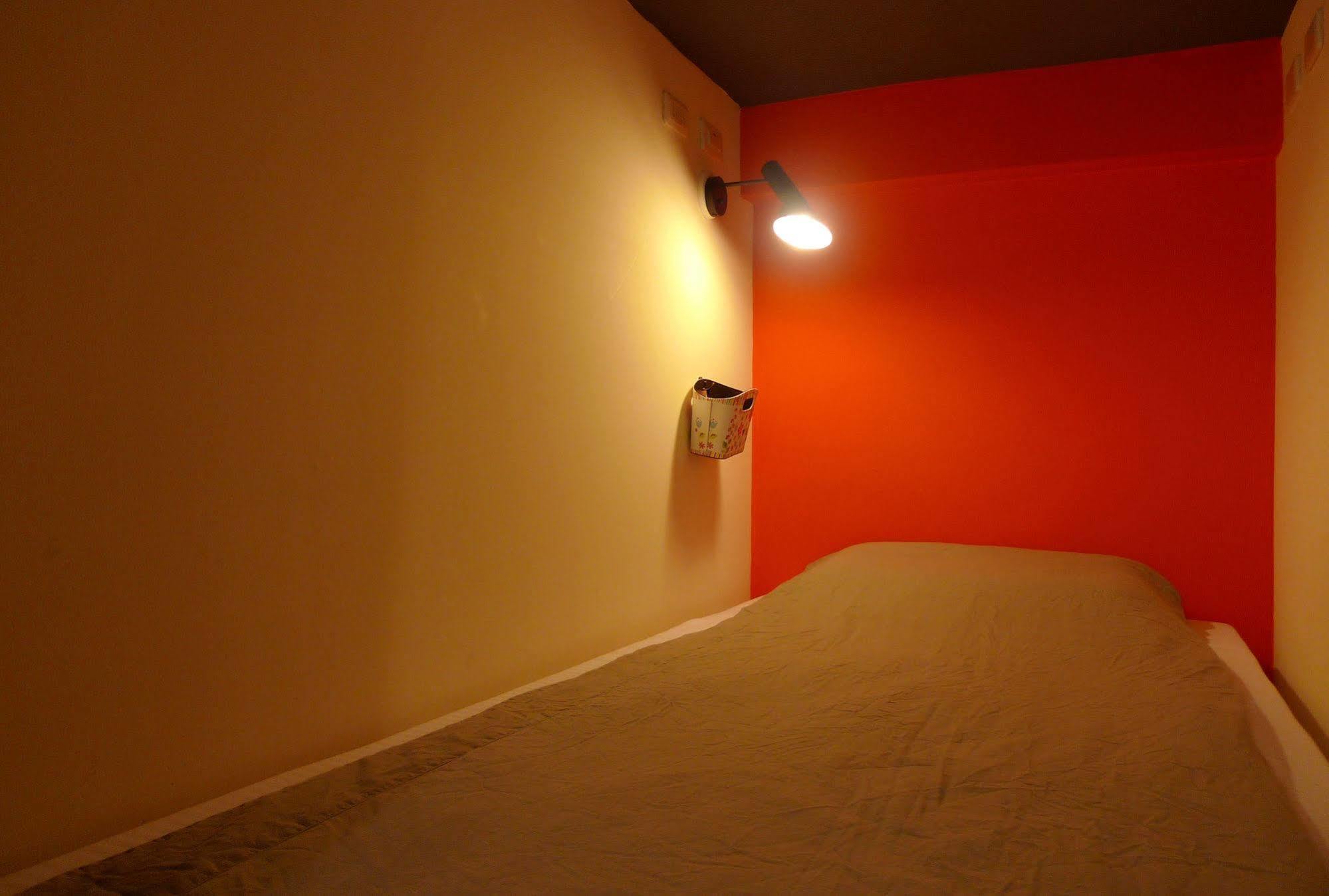 Knock Knock Hostel Каосюн Екстериор снимка