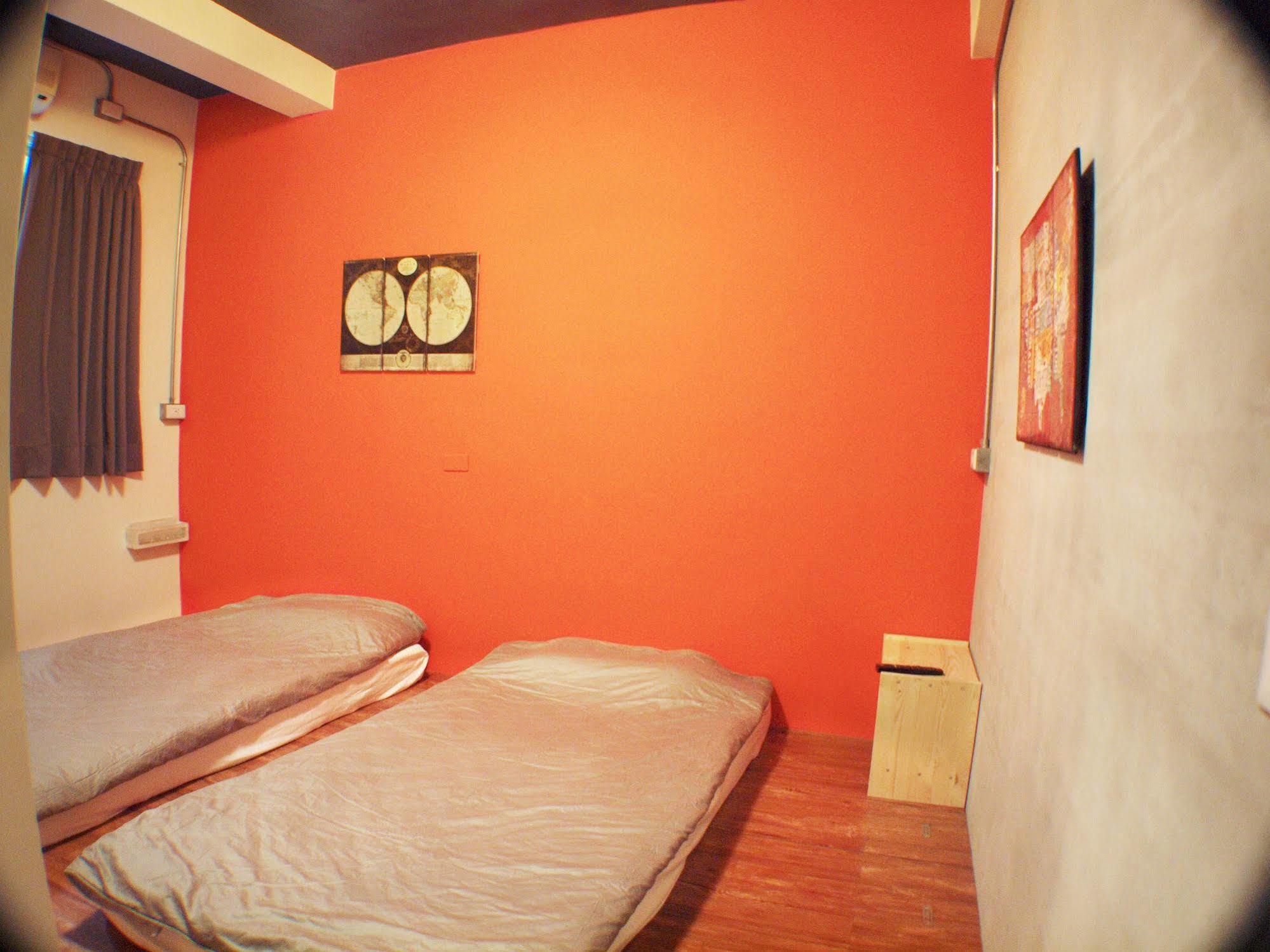 Knock Knock Hostel Каосюн Екстериор снимка