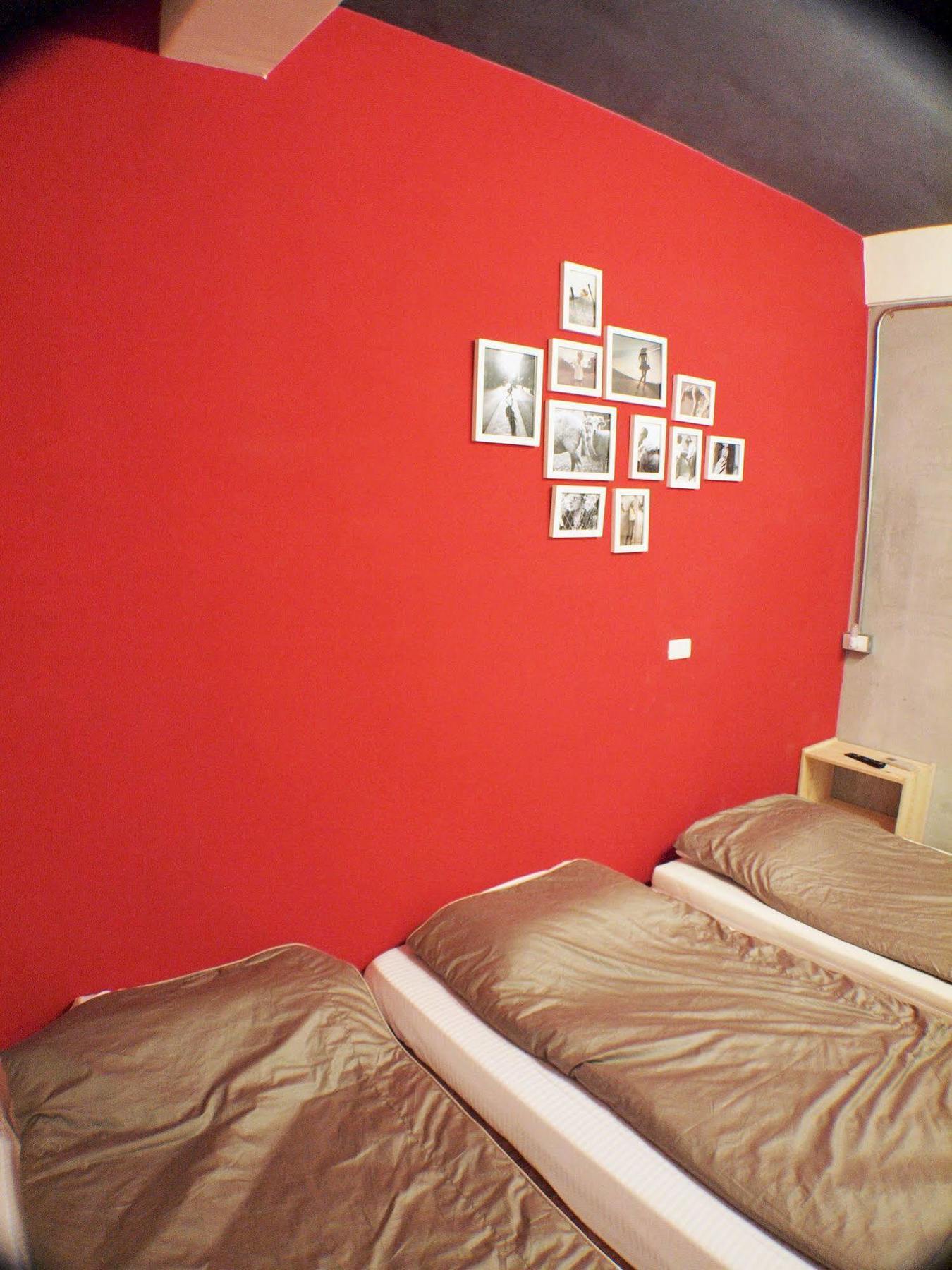 Knock Knock Hostel Каосюн Екстериор снимка